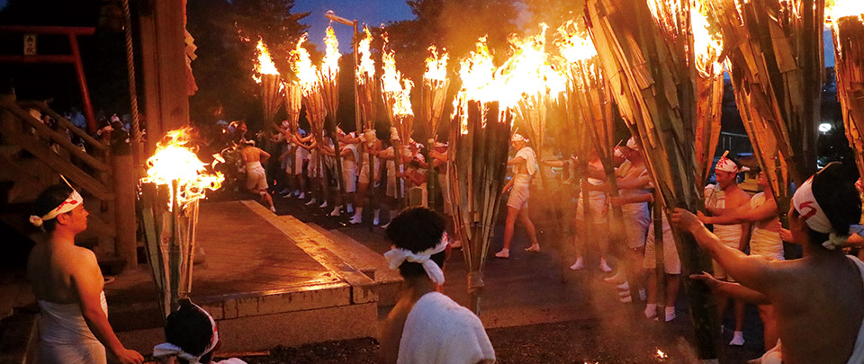 上手岡麓山神社の火祭り